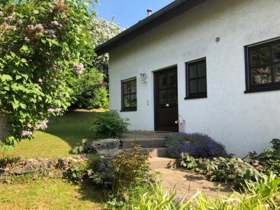 VHB : Eimaliges freistehendes Einfamilienhaus mit Schwimmteich