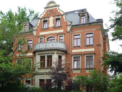 Gemütliche 2 Zimmer Dachgeschosswohnung in Striesener Stadtvilla - ruhig und schön gelegen