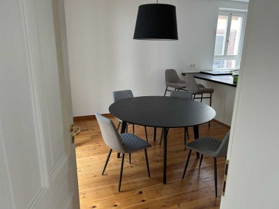 Geräumige, stilvolle und neuwertige 5-Zimmer-Penthouse-Wohnung mit lux. Innenausstattung mit EBK