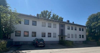 Gut geschnittene, helle 1-Zimmer-Wohnung in sehr ruhiger Lage mit Balkon und Blick ins Grüne