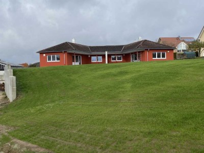 Doppelgaushälfte als Bungalow mit Garten