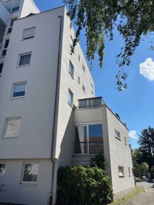 Attraktive 4-Zimmer-Erdgeschosswohnung 
mit großer Terrasse