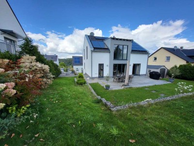 Freistehendes modernes Designerhaus in der Höhenlage mit Fernblick