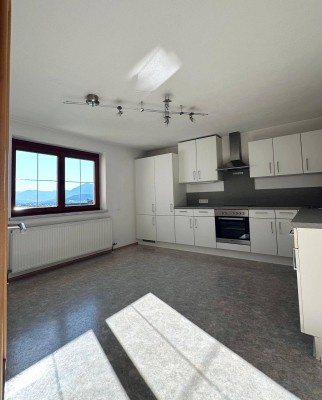 4-Zimmer-Wohnung in Weer - Helle Wohnung mit Aussicht und Balkon
