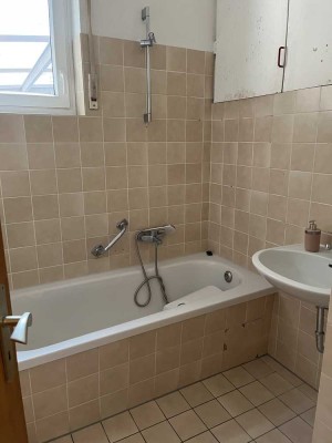 2 Zimmerwohnung in 10-Familienhaus