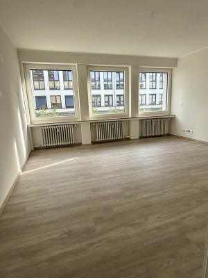 ERSTBEZUG! Kernsanierte 3-Zimmer-Wohnung mit Balkon in zentraler, ruhiger Innenstadtlage