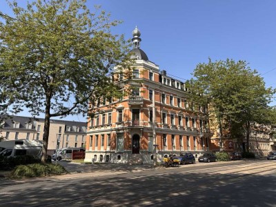 Ventar-sanierte 2-Zimmer-Altbauwohnung mit Fußbodenheizung im Denkmal, gut geschnitten, Küche inkl.
