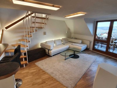 Stilvolle 2-Zimmer-Maisonette-Wohnung voll möbliert mit Klimaanlage
