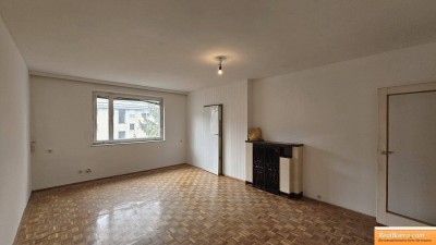 WESTSEITIGE DACHGESCHOSSWOHNUNG IN HOFLAGE