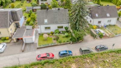 Schöne Doppelhaushälfte mit Terrasse, Balkon und Garten in ruhiger Lage