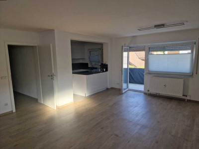 Vollständig renovierte 3-Zimmer-Wohnung mit Balkon und EBK in 74223, Flein
