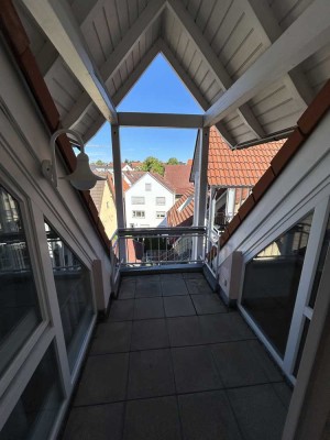 Schöne 2,5 Zimmer Maisonettewohnung mit Balkon und EBK in Schlaitdorf