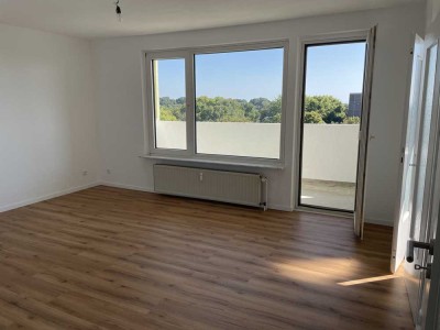 Vollständig renovierte Wohnung mit zwei Zimmern und Balkon in Leverkusen