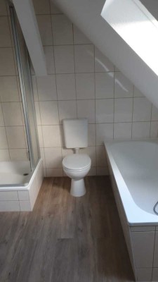 Neu renovierte Dachgeschosswohnung mit Dusche