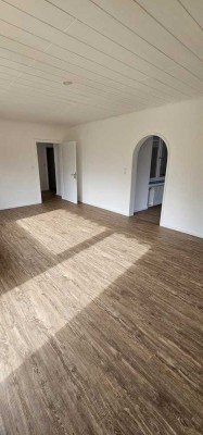 Freundliche 4-Zimmer-Wohnung mit Terrasse und Einbauküche in Memmelsdorf