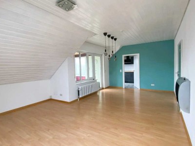 Charmante 3-Zimmer-Dachgeschosswohnung mit zusätzlichem Dachraum und vielen Modernisierungen im Herz