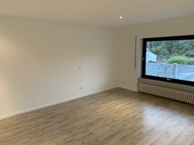 Erstbezug nach Sanierung: Stilvolle 3-Zimmer-Erdgeschosswohnung in Eppstein
