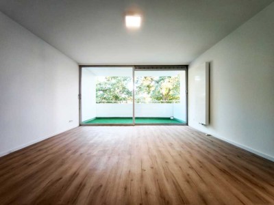 Bezugsfreie kernsanierte helle 2-Zi.-Whg. mit Balkon ***Alles Neu***