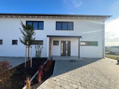 Charmantes Neubau-Haus in ruhiger Lage mit Traumaussicht!