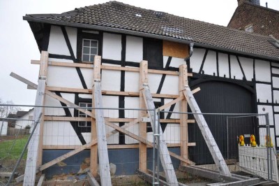 Sanierungsbedürftige, denkmalgeschützte Doppelhaushälfte in Euskirchen-Weidesheim