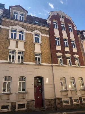 Großzügig geschnittene 2-Zimmer-Wohnung mit Einbauküche