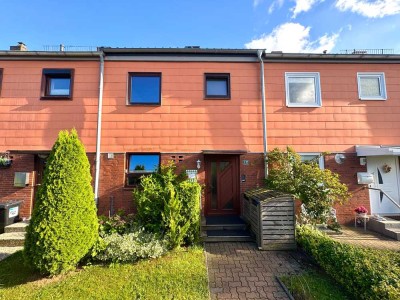 Groß Grönau: Teilmodernisiertes RMH auf Erbpacht: Sonniger Garten, Garage & ausgebauter Dachboden