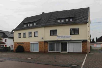 Freistehendes großes Haus mit Ladengeschäft und Hinterhaus mit viel Potential