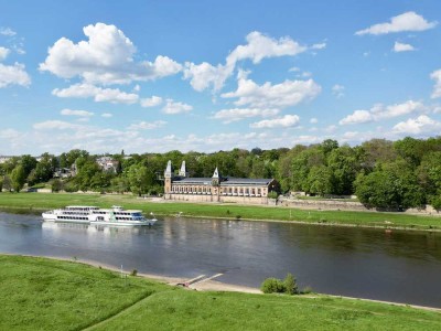 *moderne und großzügige 4,5 Raumwohnung in einmaliger Lage an der Elbe*