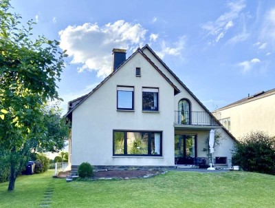 Stilvolles Ein-Zweifamilienhaus im Neheimer Binnerfeld