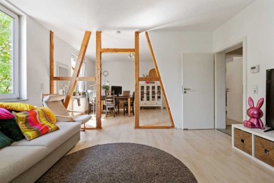 WOHNJUWEL: ATTRAKTIVE UND GROSSZÜGIG GESCHNITTENE 4- ZIMMER-WOHNUNG IN ZENTRALER LAGE VON  ESSLINGEN