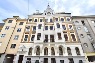 Hofruhelage: Altbauwohnung mit Grünblick!