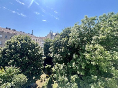 Hofruhelage: Altbauwohnung mit Grünblick!