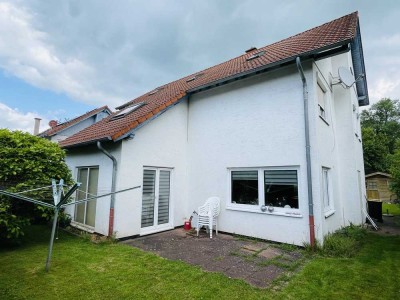 Großzügiges Ein- bis Zweifamilienhaus in ruhiger Ortsrandlage von Calden-Ehrsten