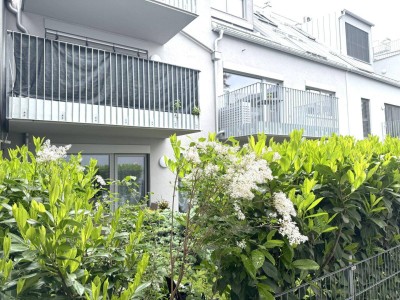 MÖBLIERTES APARTMENT MIT BALKON UND OUTDOOR-POOL IN RUHIGER INNENHOFLAGE