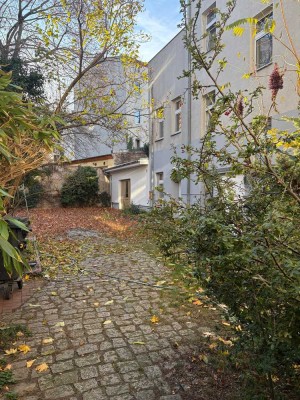 Genießen Sie das Flair einer bezaubernden Remise mit großzügiger Terrasse