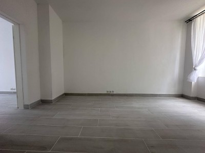 NEU renovierte, sonnige 4-Zimmer-Wohnung