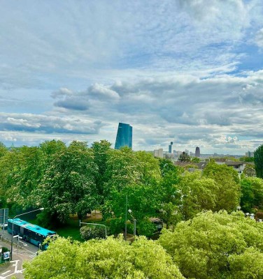 Provisionsfrei - 3 Zimmer Altbauwohnung, 4.OG mit Balkon und tollem Ausblick