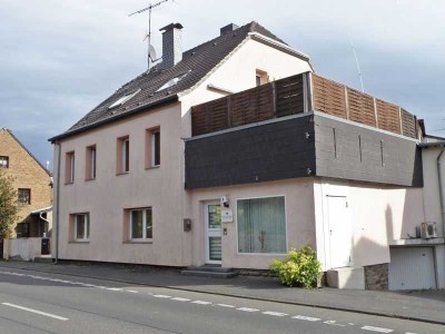 Geräumiges, preiswertes und saniertes 12-Raum-Mehrfamilienhaus in Euskirchen