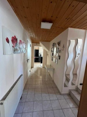 Zweifamilienhaus mit 2 Wohnungen Mieten + Möbel optional zu verkaufen