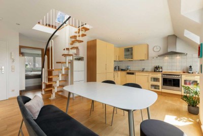 Dachgeschosswohnung in Stellingen mit Loggia im Maisonette-Stil