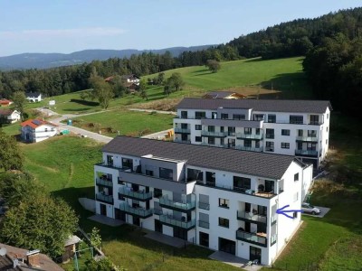 Stilvolle 3-Zimmer-Wohnung mit traumhaften Fernblick und Balkon in Hunderdorf