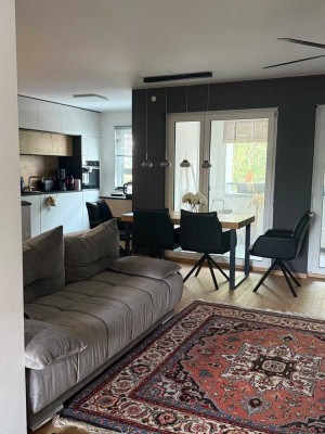 Neuwertige 2-Zi. Wohnung mit Loggia und stilvolle EBK und Badeinrichtung