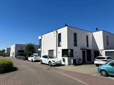 Moderne Doppelhaushälfte mit Smart-Home, PV-Anlage & Top-Ausstattung in Bietigheim