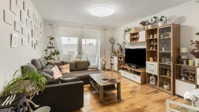 Schöne Etagenwohnung mit 6 Zimmern, Balkon und Stellplatz in ruhiger und grüner Lage