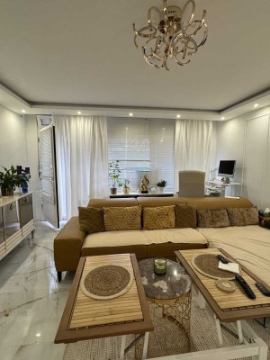 Schöne 3- Zimmer Wohnung mit luxuriöser Innenausstattung mit EBK~LED Spots~Provisionsfrei