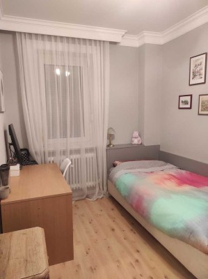 Suche Mieterin für ein hübsches, möbliertes WG-Zimmer ab 01.01.26