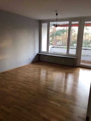 Schöne ruhige 2-Zimmer-Wohnung mit Balkon und Einbauküche in Ottobrunn