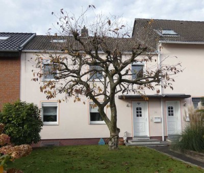 Modernisierte 3-Zimmer-Maisonette-Wohnung im gepflegten Zweifamilienhaus.