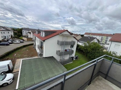 Exklusive, gepflegte 2-Raum-DG-Wohnung mit Balkon und EBK in Kornwestheim