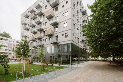 mit Balkon - offener Küche und unweit der Tram M5!